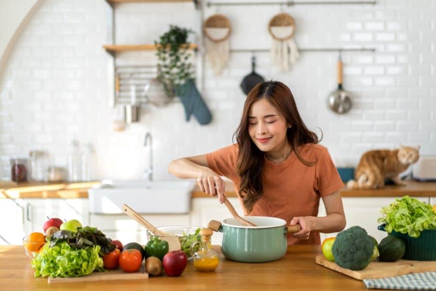 Woman preparing for pregnancy by eating a nutrient-rich diet