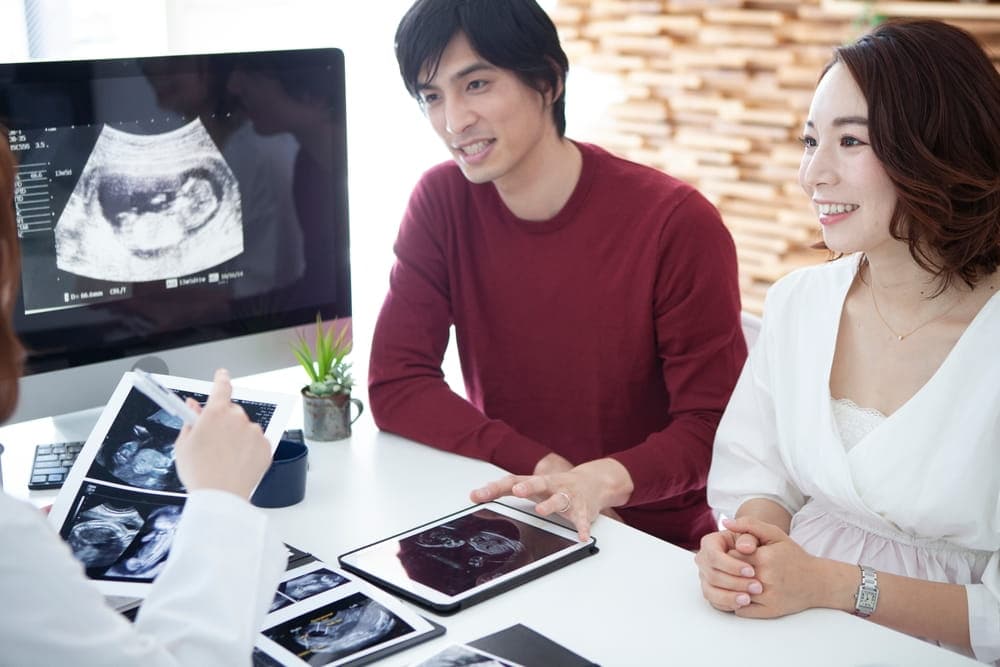 Couple achieving pregnancy success after GM-CSF helps improve embryo implantation success
